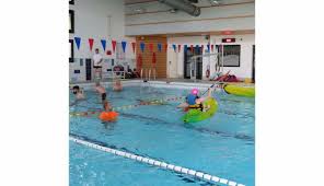 Lure Handicap Comme Des Poissons Dans L Eau Dans Le Bassin Nauti Lure