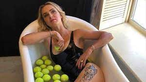 Последние твиты от elina monfils (@elinasvitolina). Sochnaya Zastavka Eliny Svitolinoj V Instagram Na Kotoroj Ona Poziruet V Vannoj S Tennisnymi Myachami Eurosport