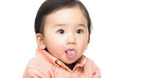 Tahnik artinya mengunyahkan kurma ke mulut bayi yang baru lahir dengan cara mengerakkannya ke kanan dan ke kiri secara lembut. Lidah Bayi Putih Karena Jamur Penyebab Ciri Ciri Dan Cara Membersihkannya