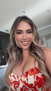 Lizbeth Bravo's Instagram, Twitter & Facebook