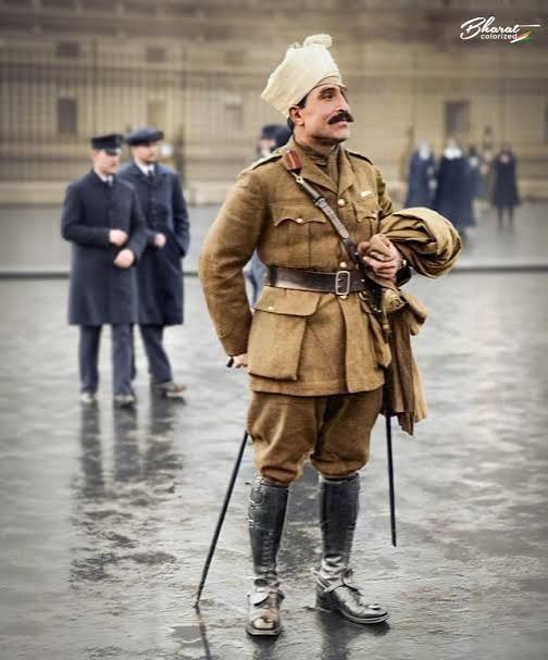 Captain Akbar of the British Indian Army standing outside Buckingham Palace following an investiture in 1916 during WW1. : r/ww1
