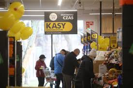 Z powodu pandemii koronawirusa w grudniu będzie dodatkowa niedziela handlowa. Gdzie Dzis W Niedziele 28 03 2021 Po Zakupy Sklepy Zamkniete Przez Lockdown Sklepy Otwarte Najlepsze Promocje Biedronka Lidl Inne Polskatimes Pl