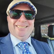 Barnsley FC에서 감자튀김을 곁들인 스트립 개 @barnsleyfc 💷 £6.95