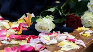 More images for hannelore elsner urne » Abschied In Munchen Bewegende Trauerfeier Fur Hannelore Elsner Zdfheute