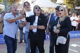 De jacques dutronc gebuer den 28. Sylvie Vartan Et Jacques Dutronc Enflamment Le Vip De Petanque A L Ile Rousse