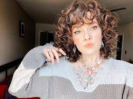 This hairstyle looks awesome both on blond and brown hair. 50 Brilliant Haircuts For Curly Hairstyle 2021 Art Design And Ideas