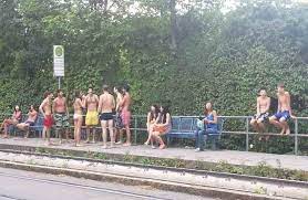 So, heute ist die saison eröffnet. Eisbach Munchen Abkuhlung Und Baden Im Sommer