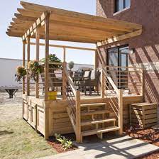 This simple deck plan is for a medium size, single level deck with integrated planters. Build A One Level Deck 1 Rona