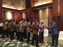 Yakni ucapan yang diamalkan di masa rasulullah shallallahu 'alaihi wasallam. Arti Minal Aidin Wal Faizin Taqobbalallahu Minna Waminkum Halalbihalal
