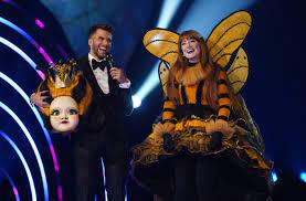Konntet ihr raushören, wer unter dem kunterbunten federkleid vom #maskedsingerkakadu steckt? Who Won The Masked Singer Uk Queen Bee Crowned Winner And Revealed As Nicola Roberts The Results In Full