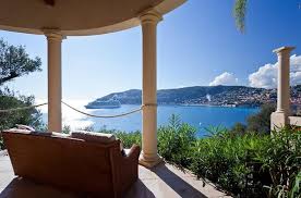 So convenient to the port, shops and restaurants, brilliant location. Verkauf Immobilien Meereskuste Saint Jean Cap Ferrat Meretdemeures Com