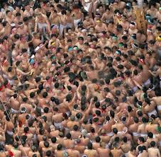 愛知・国府宮はだか祭のテレビ生中継『ポロリ』でネット上騒然「絶叫した」祭りの迫力に「感動」の声も：中日スポーツ・東京中日スポーツ