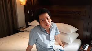 Mới đây nhất, youtuber này đã đăng tải một video với tiêu đề phụ nữ nhật quỳ khóc xin cho cameraman được ăn, sử dụng hình đại diện (thumbnail) là hình ảnh một người phụ nữ. Khoa Pug Tai Xuáº¥t á»Ÿ Ha Ná»™i Pháº£i Trá»'n Chui Trá»'n Lá»§i Khong Dam Review Vi Sá»£ Bá»‹ Ä'áº¥m Viá»‡t Nam Má»›i
