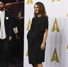 Schauspielerin natalie portman hat gleich zwei persönliche neuigkeiten bekannt gegeben: Hochschwangere Natalie Portman Sagt Oscar Teilnahme Ab Welt