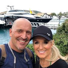 Alpine tradition in Switzerland: Cows return from the mountains to Gstaad  🇨🇭🐂