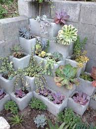 Jardinera bloques ideas / una idea especialmente adecuada para jardines de exterior por su solidez y durabilidad a la intemperie. 11 Ideas De Bloques Macetas Macetas Bloques De Cemento Bloque De Hormigon