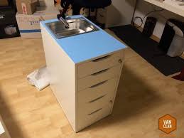 Kuchenblock Im Schienensystem Des Vw Bus T5 T6 Auf Basis Von Ikea Alex Vanclan De Ikea Alex Vw Bus Camping Box