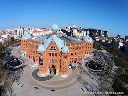 The area is popular for cycling, and bike hire is available at the accommodations. Vista Aerea Da Praca De Touros Do Campo Pequeno Fotos Von Lisboa Lisboa Rutas Turisticas