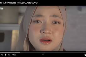 Yang mana kau pilih isi atau kulit kertas bungkusan yang indah coraknya membungkus benda tak kira nilainya yang mana berharga. Lirik Lagu Aisyah Istri Rasulullah Versi Sabyan Dan Aslinya