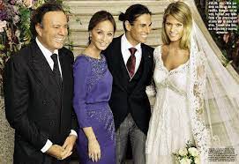 Choisissez parmi des contenus premium julio iglesias wife de la plus haute qualité. Julio Iglesias Jr Wedding 14 Celebrity Wedding Photos Celebrity Weddings Wedding Gown Inspiration