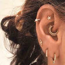 We Were Sent This Magnificent Curatedear And Just Had To Share It Combining A Wide Range Of Gold An Cool Ear Piercings Pretty Ear Piercings Earings Piercings