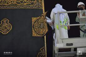 Kiswah is the cloth that covers the kaaba in mecca, saudi arabia. 27mbyeh8t8dmzm