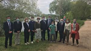 Meps are back in place, macron gets slapped in the face, taking a plane, what a disgrace. Regionales En Indre Et Loire Qui Sont Les Candidats De La Droite Et Du Centre