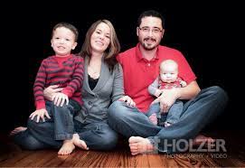 Pin By Paul Holzer On Paul Holzer Photography Video Family Photos With Baby Baby Family Pictures Indoor Family Photos