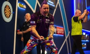 Even the few grooves it does have cut in it are shallower than similar models. Peter Wright Beats Michael Van Gerwen To Win His First Pdc World Title Sport The Guardian