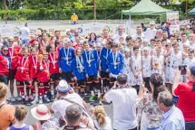 Federatia romana de baschet (frb) a fost fondata in anul 1931 si este membru fondator al federatiei internationale de baschet (fiba) din anul 1932. Federatia Romana De Baschet