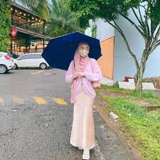 Hal tersebut terlihat di akun instagram keduanya. Wajib Dicontek Ini 6 Gaya Berbusana Larissa Chou Yang Kekinian