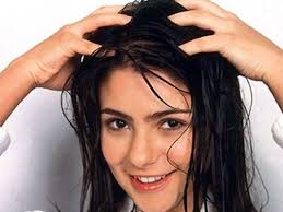 Dip fingers in the oil. Avoid These Mistakes While Applying Oil To Your Hair Stressbuster Dailyhunt
