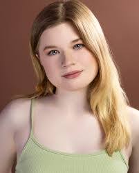 Ella Murray's Instagram, Twitter & Facebook