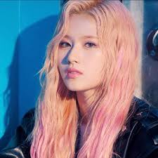 His hair has always been an eyecatcher and i loved his long locks but this poodle on his head was just a big d.o with his infamous egghead hairstyle. Best K Pop Hair And Makeup Looks Of 2019 Reviews Allure