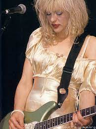 With everett true and drew barrymore 1994. Courtney Love 1994 By Sasukethehotty On Deviantart