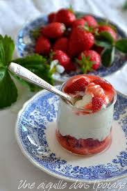 Une Aiguille Dans L Potage Fontainebleau Aux Fraises En 2020 Desserts Printemps Alimentation Dessert Fraise
