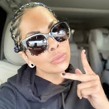 Rachel McFall (QtRae13)