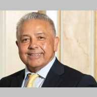 Mateo Flores candidato para un puesto en la Junta de Educación de Westbury 