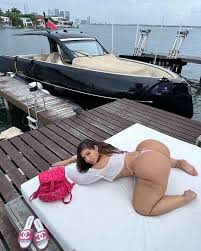 Victorya Addads feet