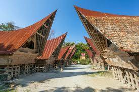 Rumah adat batak toba adalah salah satu kekayaan budaya dan peninggalan sejarah yang berasal dari nenek moyang kita. Sumatra Stock Photos And Images 123rf