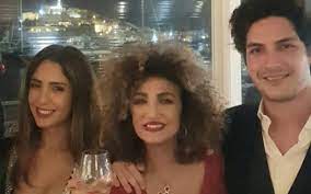 Vita privata e curiosità sulla cantante ospite a verissimo. Wx7fwyvu6drsvm