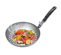 Pomladni In Poletni Dnevi So Kot Nalasc Za Piknike Na Terasi Poleg Udobne Vrtne Garniture In Lepo Urejene Mize Boste Za Pi Wok Grilled Vegetables Ceramic Wok