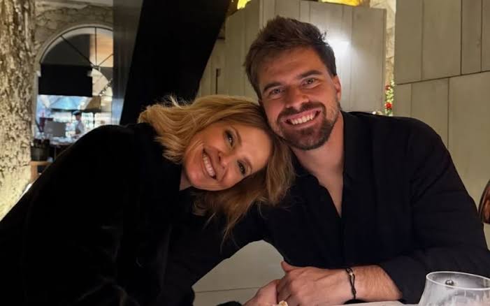 Cristina Ferreira e João Monteiro - Amor junto ao mar! Casal "agarradinho" em momento carinhoso na Ericeira | Nova Gente
