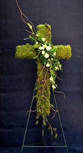 Pin Von Jodi Padgett Auf Wreaths Grabgestaltung Allerheiligen Hochzeitsgestecke Beerdigung Blumen