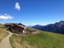 Darüber hinaus hat das haus albin in sölden seinen gästen aber noch viele weitere annehmlichkeiten und attraktionen zu bieten, die ihren aufenthalt bei uns unvergesslich machen. Willkommen Appartementhaus Nadine In Gries Bei Langenfeld