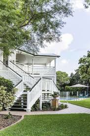 25 The Tried And True Method For Queenslander Homes In Step By Step Detail Dizzyhome Com In 2020 Hamptons Style Homes Beach House Design Queenslander House