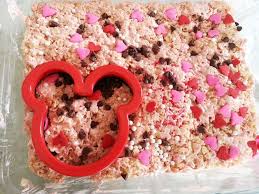 1st Birthday Rice Krispie Treats Https Www Toddlermealtips Com 2020 08 17 Minnie Mouse Rice Krispie Treat Re Minnie Mouse 1st Birthday Minnie Mouse First Birthday Minnie Mouse Birthday Party