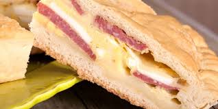 Sfornate, lasciate intiepidire per una decina di minuti quindi togliete dallo stampo. Torta Salata Con Salame E Formaggio Negroni