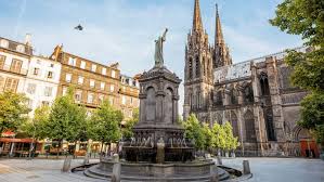 Un point de collecte de proximité existe à aubière à l'angle des rues moulin et bergère. Clermont Ferrand Une Ville Industrielle Qui Seduit Les Etudiants Le Figaro Etudiant