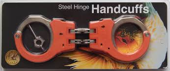Dual keyways make handcuffing a subject easier and more effective. Asp Identifier Hinge Flex Cuffs Orange 56116 Model 200 Orange Verbindungstyp Scharnier Farbe Orange